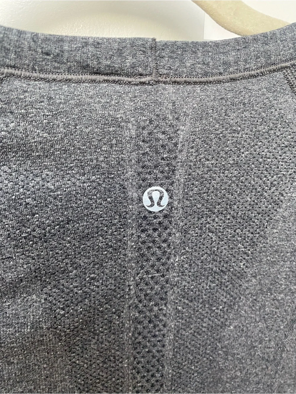 Lululemon swifty tech gray shirt sleeve top size 6 - Picture 4 of 5